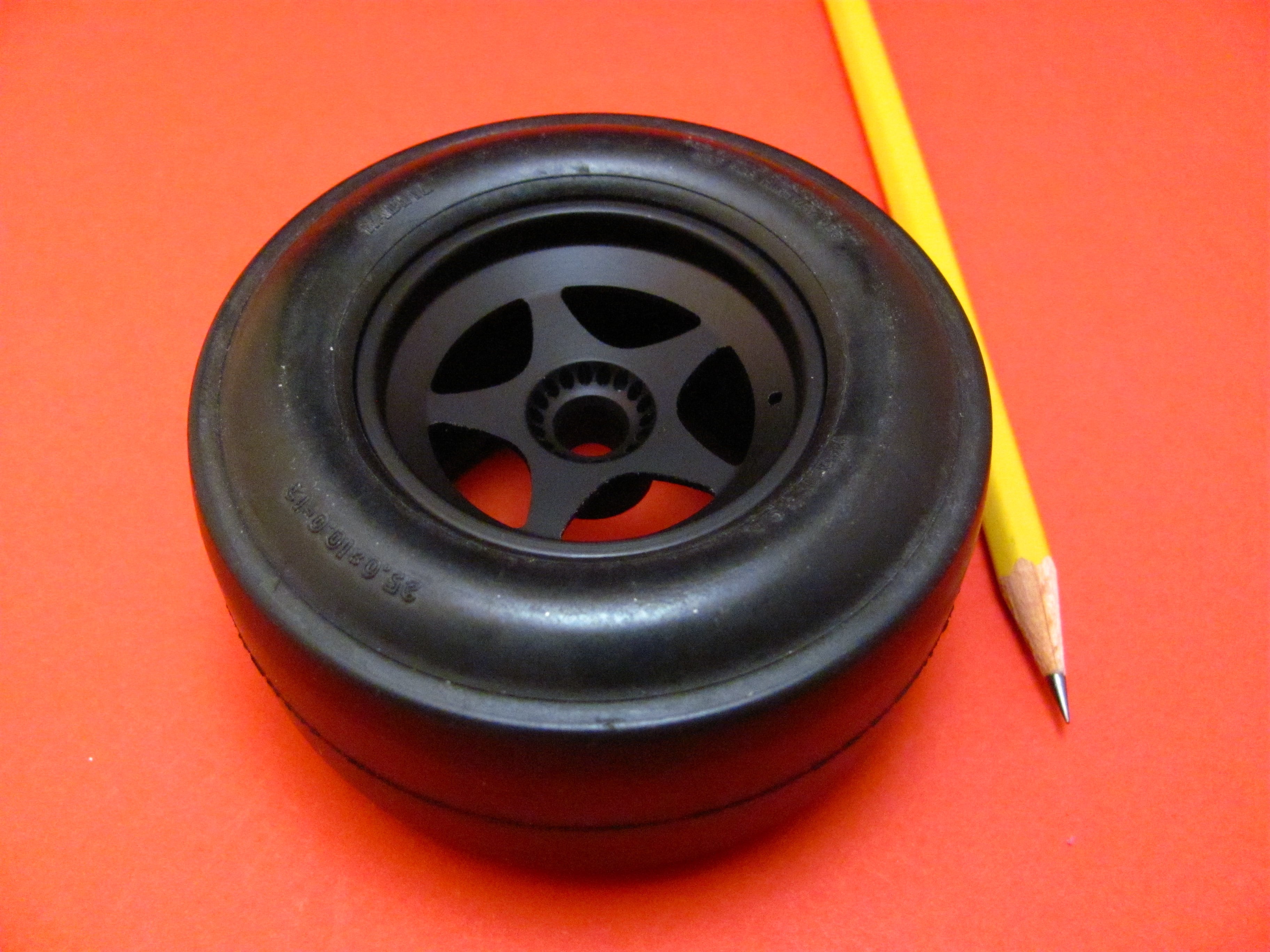 Rosso Ferrari 643 1/8 Scale Model Tire and Rim